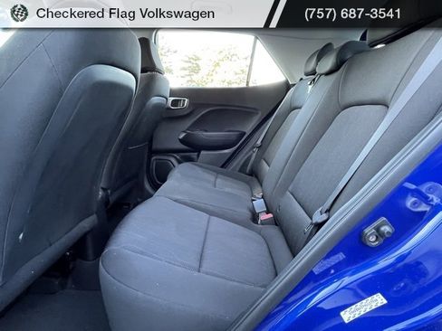 Used 2021 Hyundai Venue SE image 23