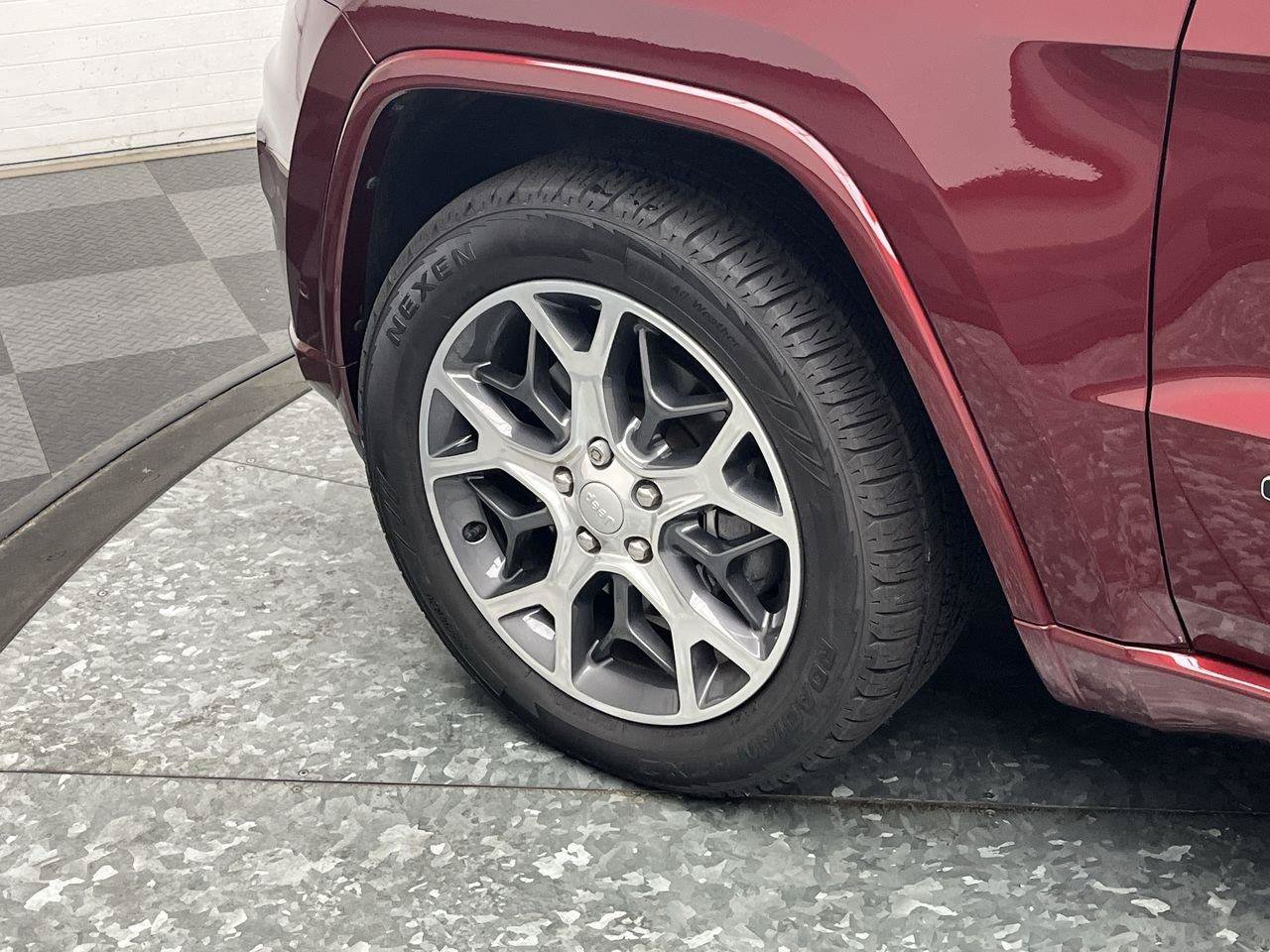 Used 2019 Jeep Grand Cherokee Overland AWD/4WD image 35