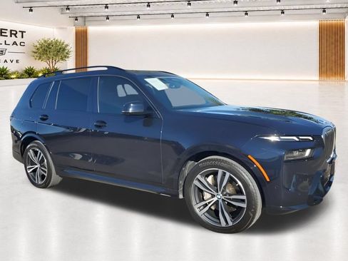 Used 2023 BMW X7 xDrive40i w/ M Sport Package AWD/4WD image 1