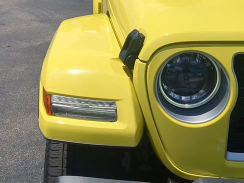 Used 2023 Jeep Wrangler Unlimited Sahara w/ Cold Weather Group image 10