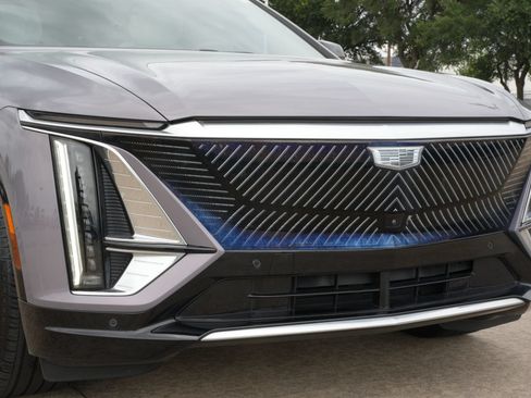 Certified 2024 Cadillac Lyriq Luxury AWD/4WD image 28