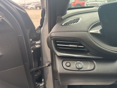 Used 2024 Buick Envista Preferred image 12