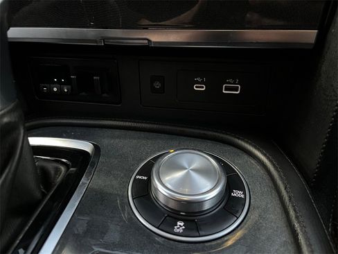 Used 2022 Nissan Armada SV image 10