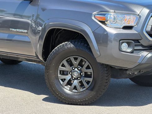 Used 2021 Toyota Tacoma SR5 AWD/4WD image 3