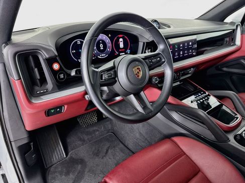 Certified 2024 Porsche Cayenne AWD/4WD image 4