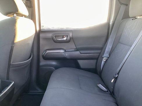 Used 2019 Toyota Tacoma TRD Sport w/ Technology Package image 19