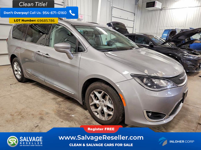 Used 2017 Chrysler Pacifica Touring-L w/ Tire & Wheel Group FWD image 5