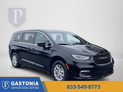 New 2026 Chrysler Pacifica Select