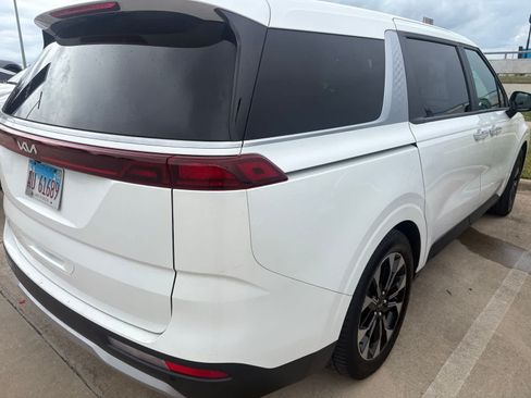 Used 2023 Kia Carnival EX FWD image 4