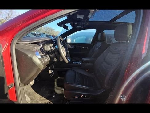 Certified 2025 Cadillac XT6 Premium Luxury w/ Platinum Package image 3