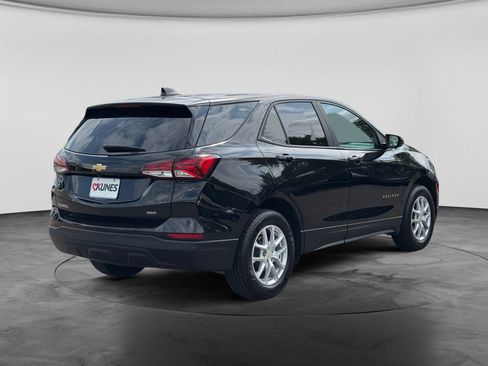 Used 2023 Chevrolet Equinox LS w/ LS Convenience Package AWD/4WD image 9