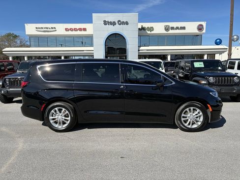 New 2026 Chrysler Pacifica Select FWD image 4