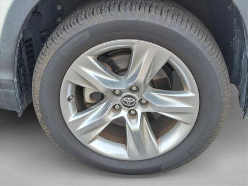 Used 2019 Toyota Highlander Limited FWD image 10
