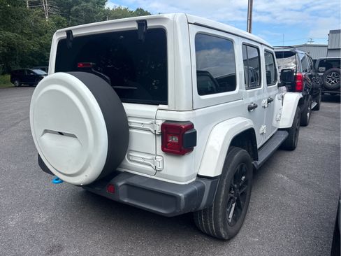 Used 2022 Jeep Wrangler Unlimited Sahara w/ Cold Weather Group AWD/4WD image 3
