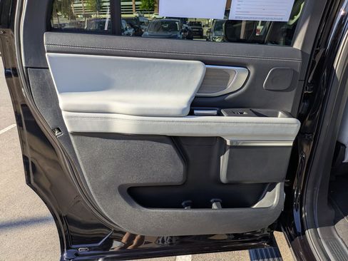 Used 2025 Ford Expedition Max Platinum w/ Driver's Package AWD/4WD image 29