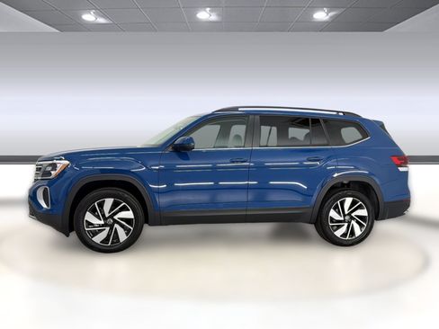 Used 2026 Volkswagen Atlas SE w/ Panoramic Sunroof Package FWD image 2