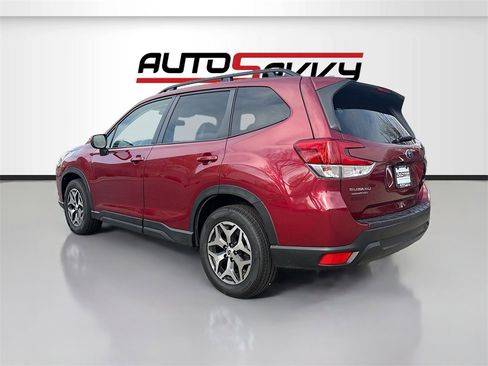 Used 2022 Subaru Forester Premium image 5