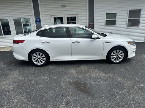 Used 2017 Kia Optima LX FWD image 11