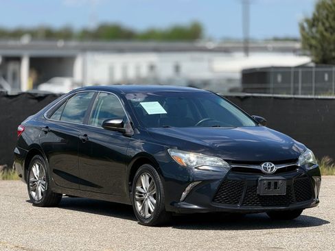 Used 2016 Toyota Camry SE FWD image 1