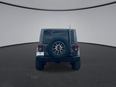 Used 2017 Jeep Wrangler Unlimited Rubicon w/ Cold Weather Group AWD/4WD image 16