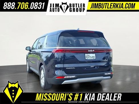 Used 2024 Kia Carnival LX FWD image 5