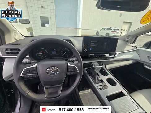 Used 2025 Toyota Sienna XLE w/ XLE Plus Package image 19