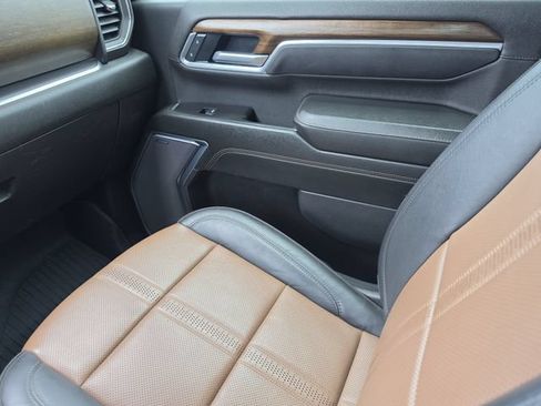 Used 2025 Chevrolet Silverado 2500 High Country w/ Technology Package AWD/4WD image 19