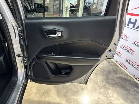 Used 2019 Jeep Compass Latitude FWD image 47