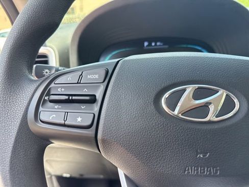 Used 2024 Hyundai Venue SE FWD image 38