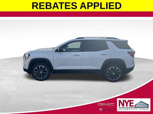 Used 2026 GMC Terrain Elevation w/ Elevation Premium Package image 2