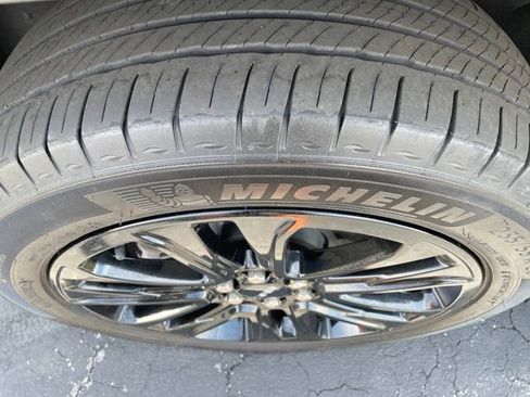 Used 2023 GMC Acadia SLE w/ Driver Convenience Package FWD image 31