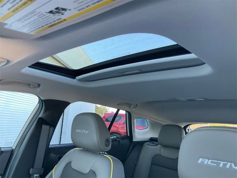 New 2026 Chevrolet Trax ACTIV w/ Sunroof Package image 23