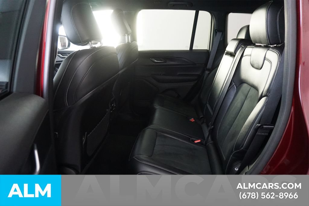 Used 2025 Jeep Grand Cherokee Altitude AWD/4WD image 16