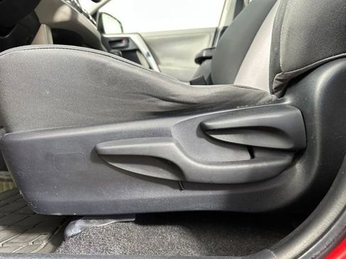 Used 2013 Toyota RAV4 LE AWD/4WD image 22