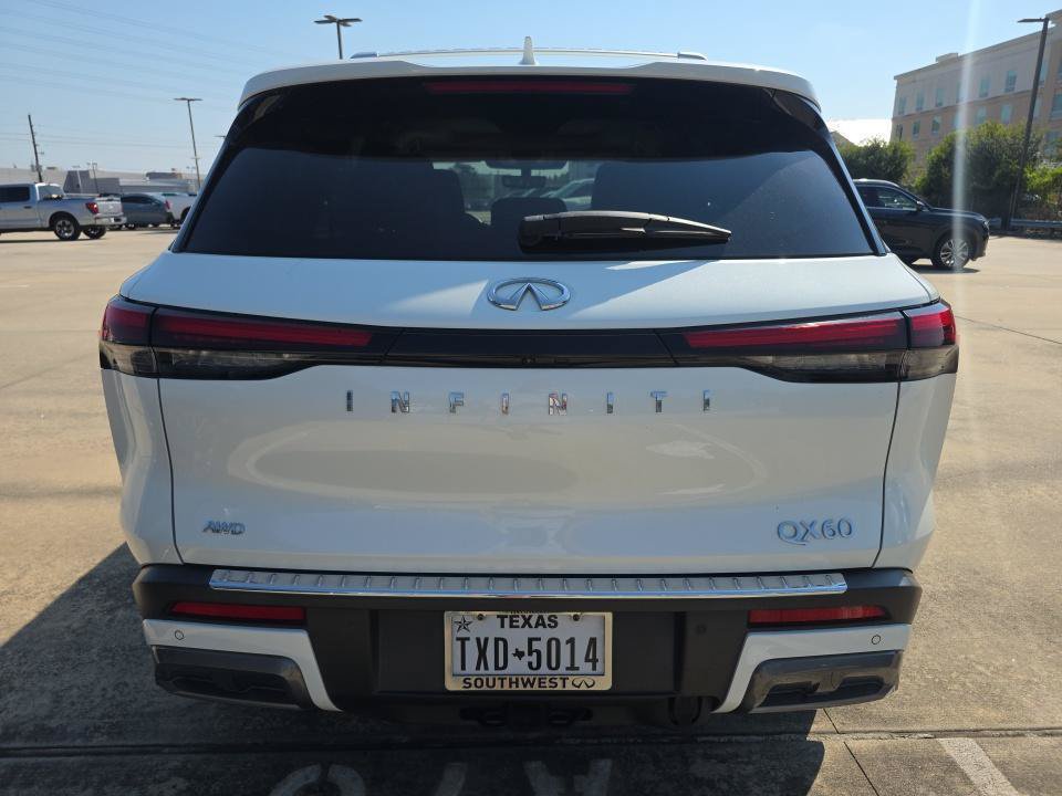 Used 2023 INFINITI QX60 Sensory w/ Vision Package AWD/4WD image 3