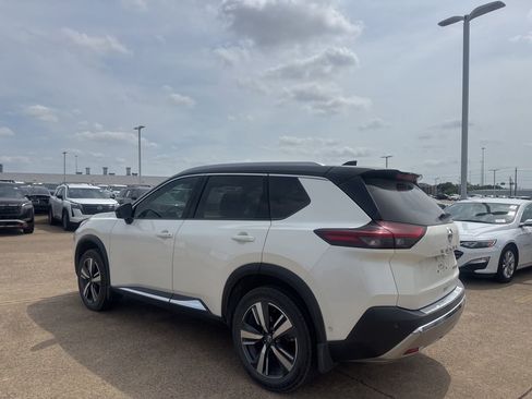 Used 2021 Nissan Rogue Platinum image 11