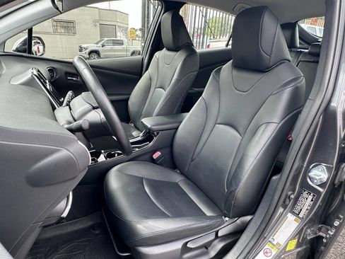 Used 2017 Toyota Prius Three Touring FWD image 29