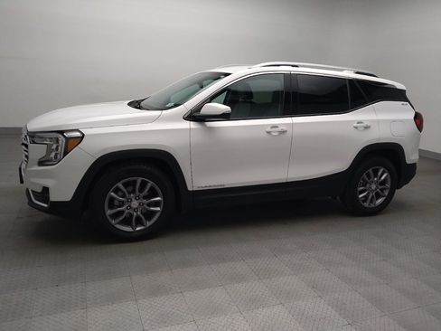 Used 2023 GMC Terrain SLT w/ Infotainment Package II image 2