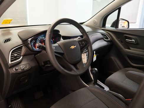 Used 2020 Chevrolet Trax LS FWD image 6