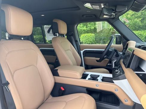 New 2025 Land Rover Defender 130 X-Dynamic SE image 17