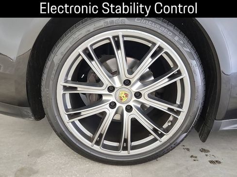 Certified 2023 Porsche Panamera image 10