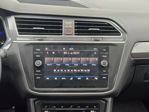 Used 2022 Volkswagen Tiguan SE FWD image 17
