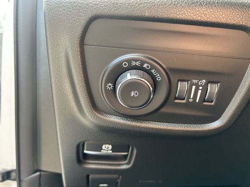 Used 2022 Jeep Grand Cherokee Overland image 28