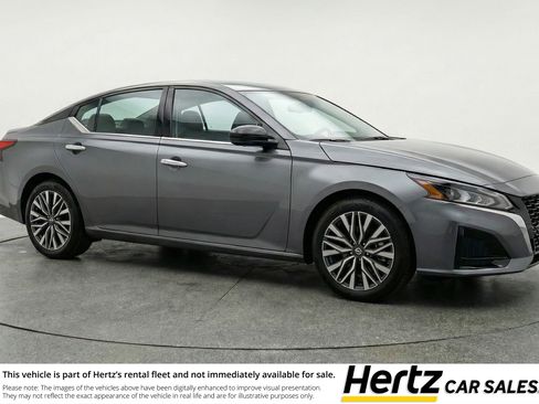 Used 2025 Nissan Altima 2.5 SV image 1