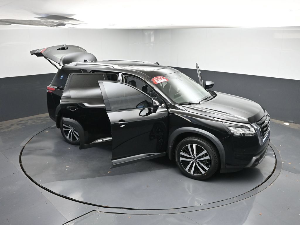 Used 2024 Nissan Pathfinder Platinum w/ Cargo Package AWD/4WD image 47