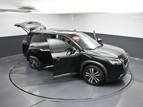 Used 2024 Nissan Pathfinder Platinum w/ Cargo Package AWD/4WD image 47