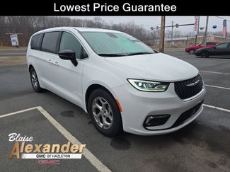 Used 2024 Chrysler Pacifica Limited video 1