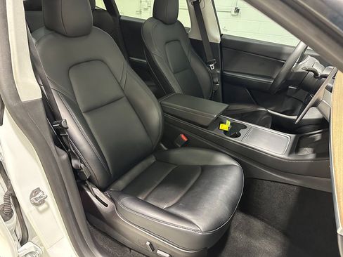 Used 2021 Tesla Model Y Long Range image 11