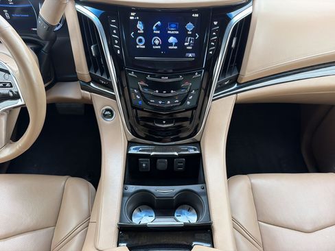 Used 2018 Cadillac Escalade Platinum AWD/4WD image 18