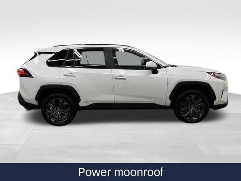 Used 2022 Toyota RAV4 Limited image 12
